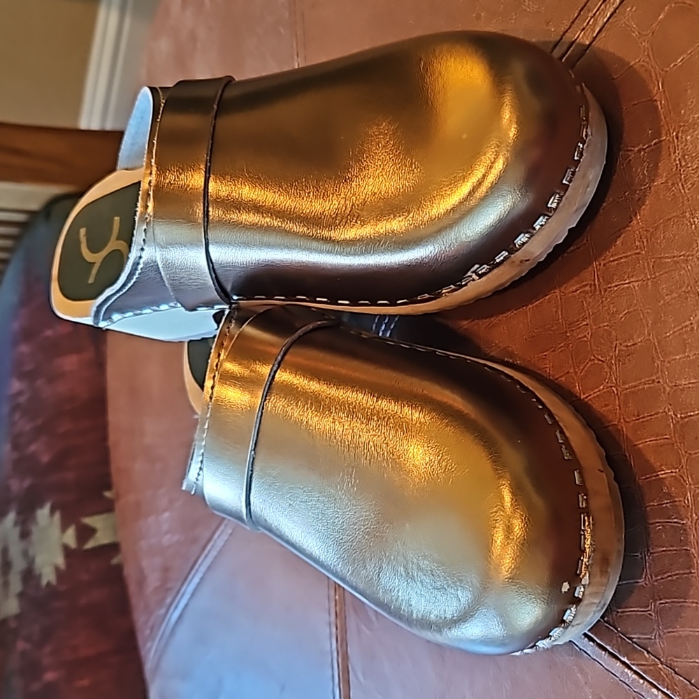 Clogs